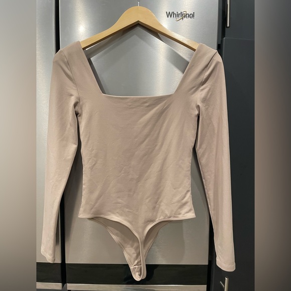 Aritzia contour bodysuit - Picture 2 of 3
